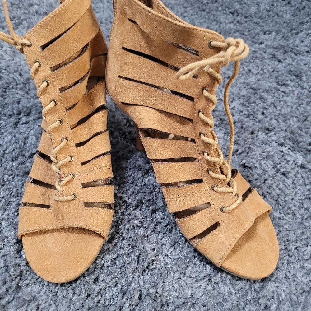 Charming Charlie size 7 heals